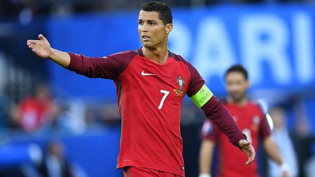 Ronaldo ile özçekim Portekiz'in başına dert açtı