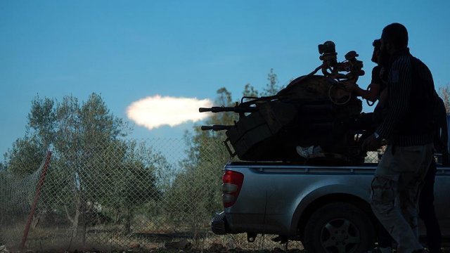 Suriyeli muhaliflere gönderilen silahların karaborsaya düştüğü iddiası Suriyeli muhaliflere gönderilen silahların karaborsaya düştüğü iddiası