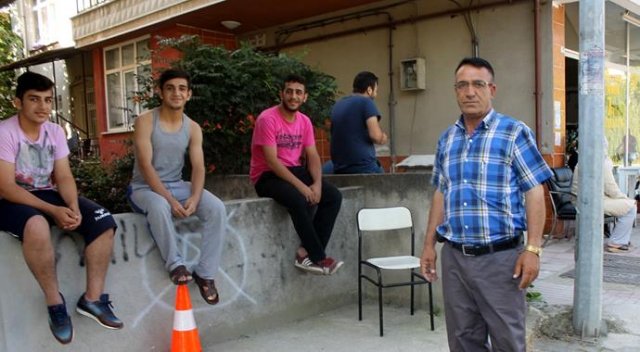 Yalova'da vatandaş sokağa döküldü Yalova'da vatandaş sokağa döküldü