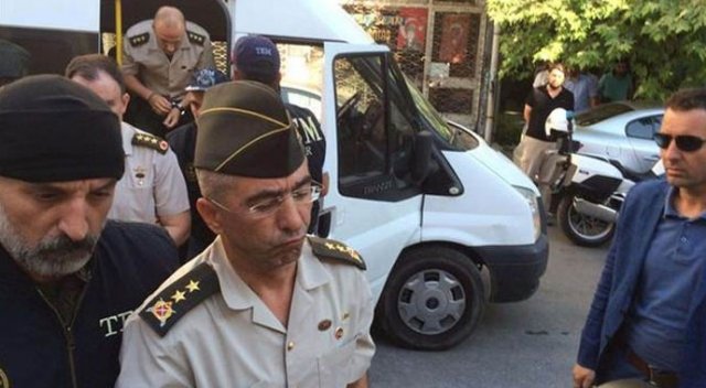 'İzmir'i tanklarla kuşat' dedi, yüzüne telefon kapandı 'İzmir'i tanklarla kuşat' dedi, yüzüne telefon kapandı