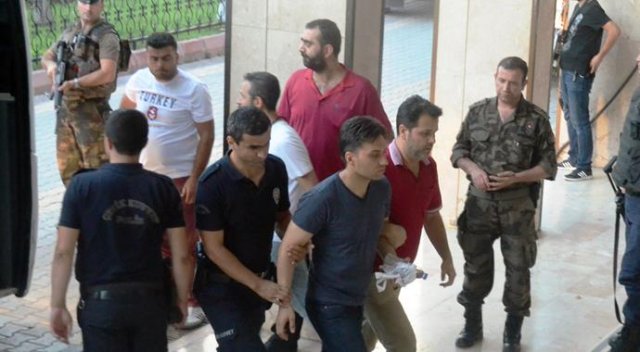 2 pilot tutuklandı 2 pilot tutuklandı
