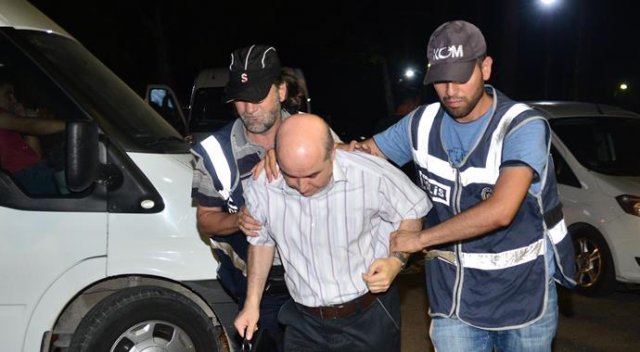Adana'da çok sayıda hakim ve savcıya gözaltı Adana'da çok sayıda hakim ve savcıya gözaltı