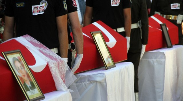 Adana şehitlerine ağladı Adana şehitlerine ağladı
