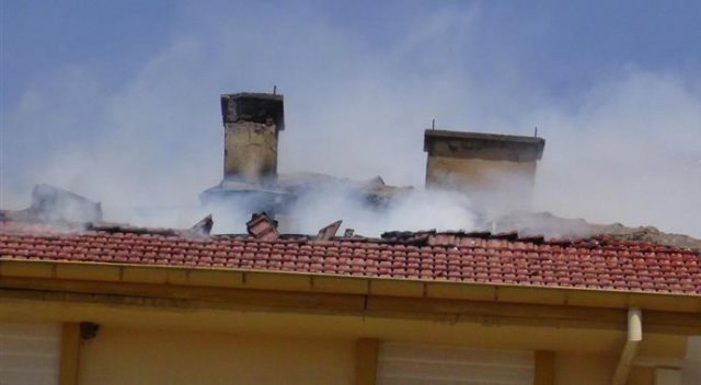 Aksaray'da çatı yangını