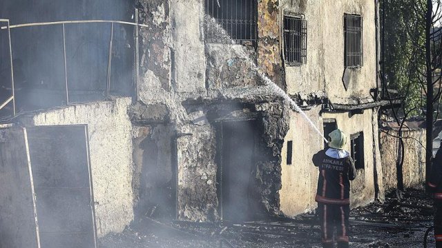 Ankara'daki yoğun dumanın kaynağı gecekondu yangını