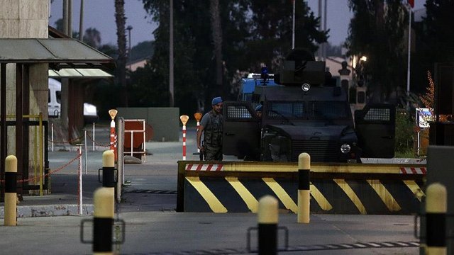Askeri üsten çıkmak isteyen askerlere izin verilmedi