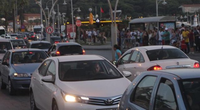 Ayvalık&#039;ta trafik kilitlendi