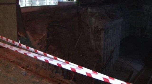 Bahçelievler'de inşaat sahasında toprak kayması Bahçelievler'de inşaat sahasında toprak kayması