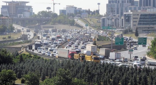 Bayram trafiği çilesi başladı Bayram trafiği çilesi başladı