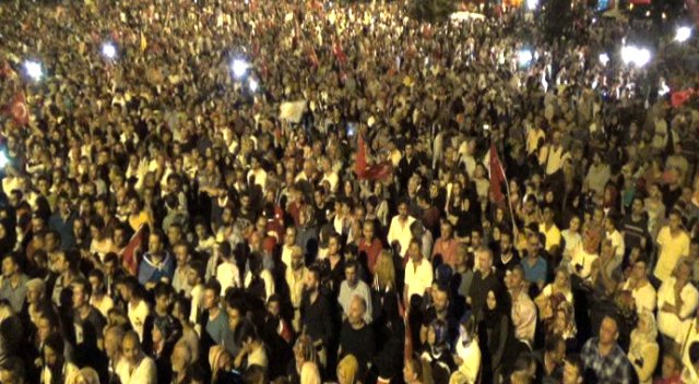Bazı polis ya da polis kılıklı şahıslara dikkat! Bazı polis ya da polis kılıklı şahıslara dikkat!