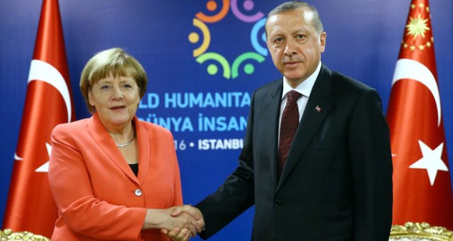 Cumhurbaşkanı Erdoğan'dan iki önemli isimle telefon görüşmesi Cumhurbaşkanı Erdoğan'dan iki önemli isimle telefon görüşmesi