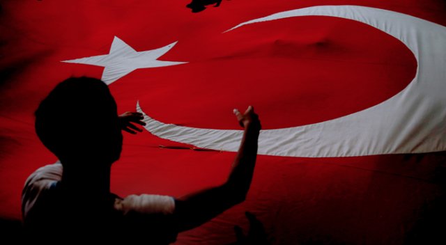 Darbe girişimi sonrası ilk anket! Halk hainleri biliyor Darbe girişimi sonrası ilk anket! Halk hainleri biliyor