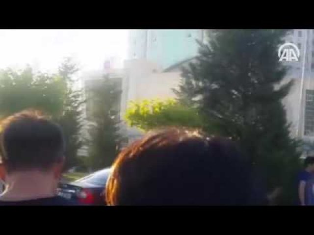 Darbeciler Beştepe&#039;de bekleyen halkı böyle bombaladı