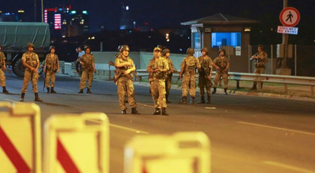 Darbeciler ihanetlerine Kur'an-ı Kerim'i de alet etmiş Darbeciler ihanetlerine Kur'an-ı Kerim'i de alet etmiş