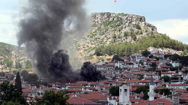 Eski Muğla evlerini yanmaktan mahalle sakinleri kurtardı
