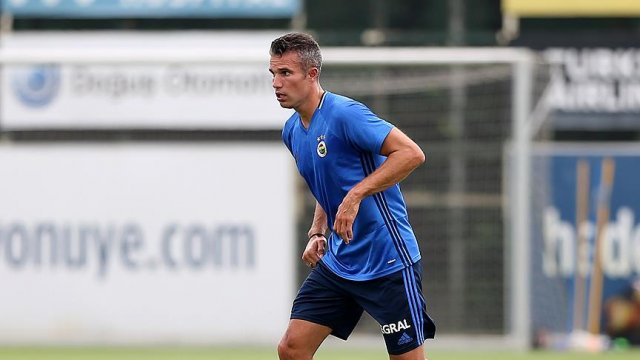 Fenerbahçe, Van Persie iddialarını yalanladı Fenerbahçe, Van Persie iddialarını yalanladı