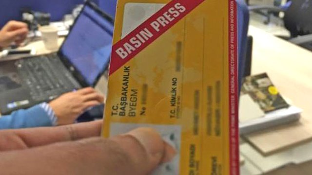 Fetö'ye yakın gazetecilerin basın kartları iptal edildi