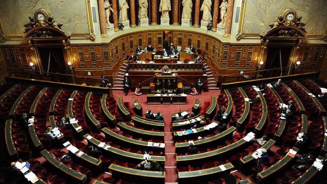 Fransa'da OHAL 6 ay daha uzatıldı Fransa'da OHAL 6 ay daha uzatıldı