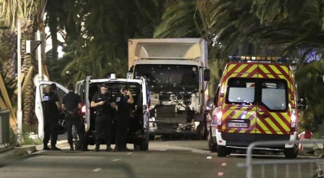 Fransız medyası saldırıyı altyazıyla duyurdu