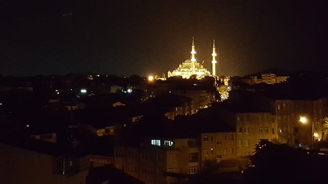 Geceyi kandiller aydınlattı Geceyi kandiller aydınlattı