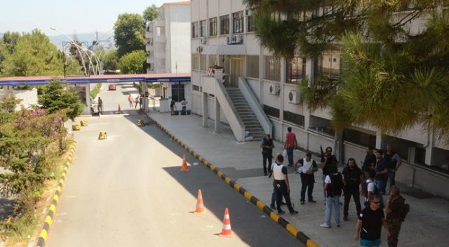 Gölcük Donanma Komutanlığı&#039;na polis girdi