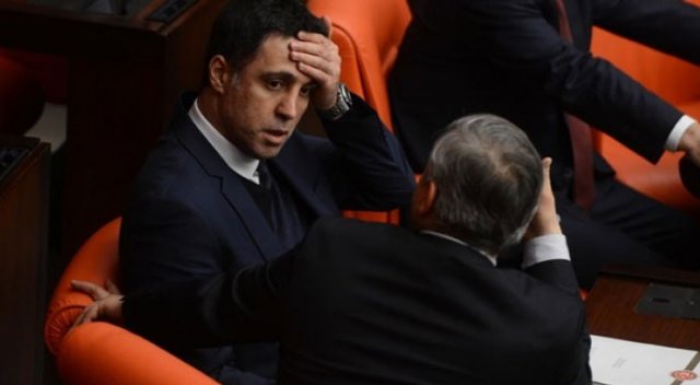 Hakan Şükür gizlendi Hakan Şükür gizlendi