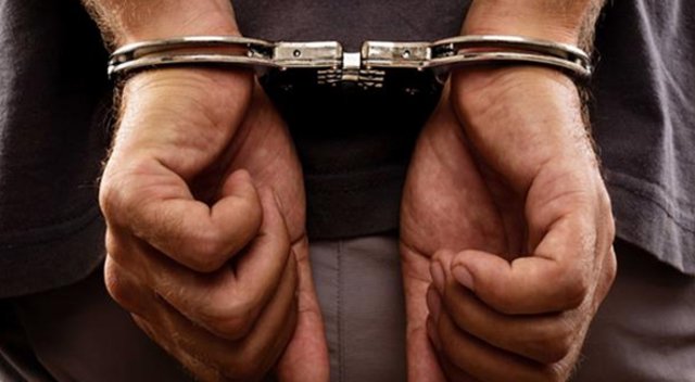İki rütbeli asker gözaltına alındı İki rütbeli asker gözaltına alındı