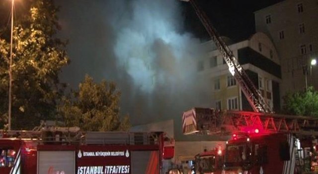 İstanbul'da hurdalıkta yangın İstanbul'da hurdalıkta yangın