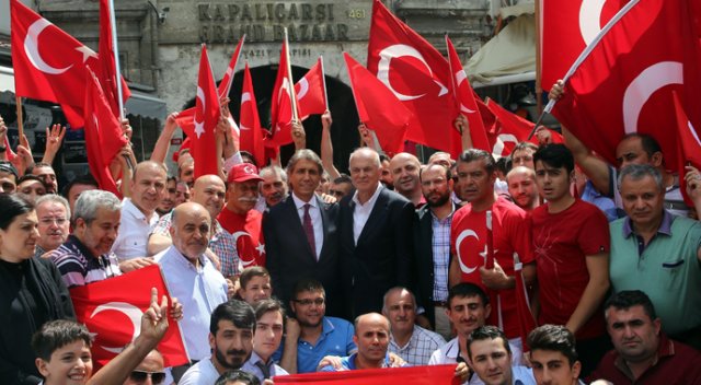 Kapalıçarşı bayraklarla donatıldı Kapalıçarşı bayraklarla donatıldı