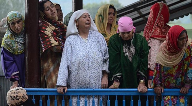 Keşmir'de isyan büyüyor: 23 ölü