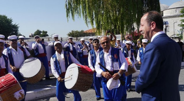 Kırkpınar davuluna ilk tokmak Kırkpınar davuluna ilk tokmak