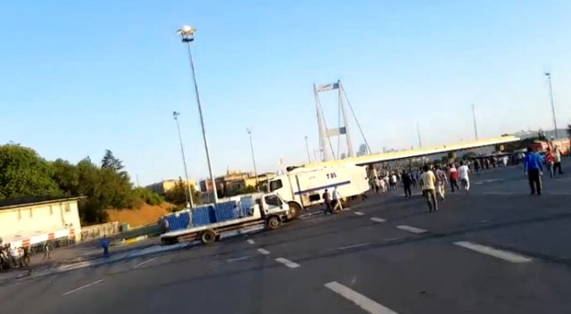 Köprüde katliam yapan darbeci sniper böyle öldürüldü! Köprüde katliam yapan darbeci sniper böyle öldürüldü!