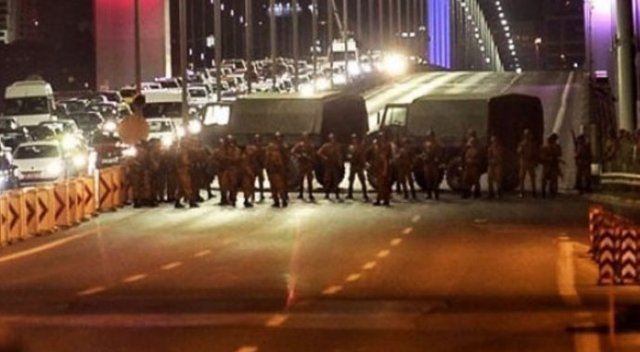 Köprüde keskin nişancı varmış! Köprüde keskin nişancı varmış!