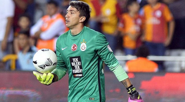 Muslera yarın kampta