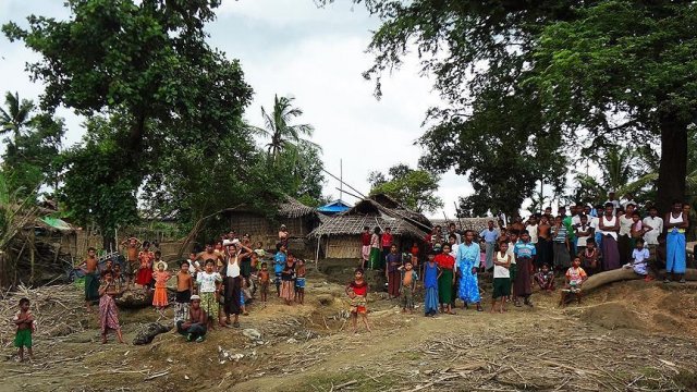 Myanmar'da radikal Budistler cami yaktı Myanmar'da radikal Budistler cami yaktı