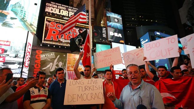 New York&#039;ta darbe girişimine karşı protesto düzenlendi