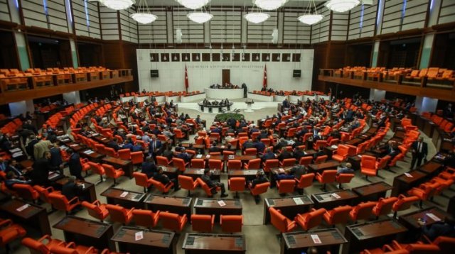 Olağanüstü hal tezkeresi TBMM'de kabul edildi Olağanüstü hal tezkeresi TBMM'de kabul edildi