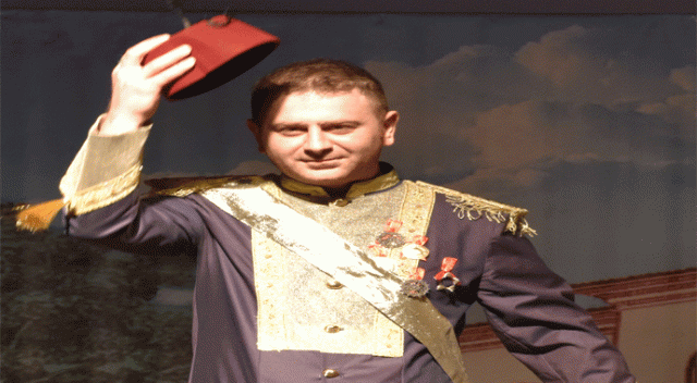 Ölüm genç tiyatrocuyu sahnede yakaladı Ölüm genç tiyatrocuyu sahnede yakaladı