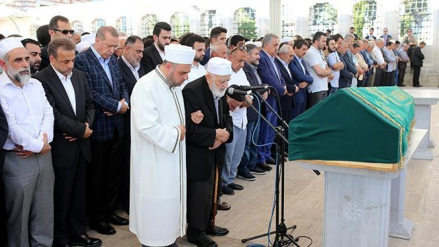 Önügören, son yolculuğuna uğurlandı Önügören, son yolculuğuna uğurlandı