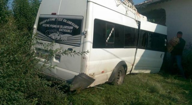 Ordu&#039;da minibüs devrildi: 15 yaralı