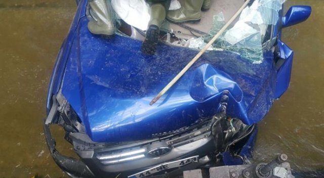 Otomobil sulama kanalına uçtu: 2 yaralı