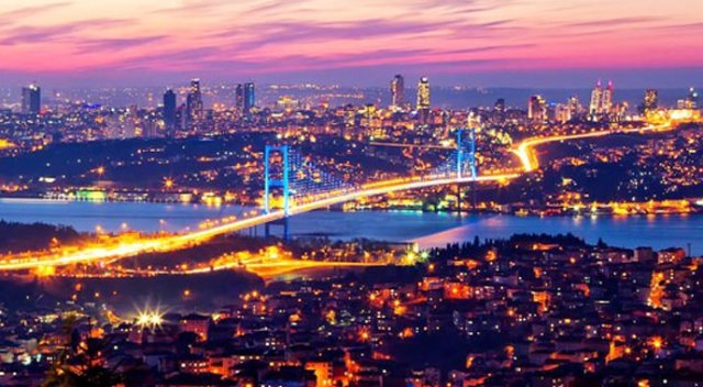Rus savaş gemisi İstanbul Boğazı'ndan geçti