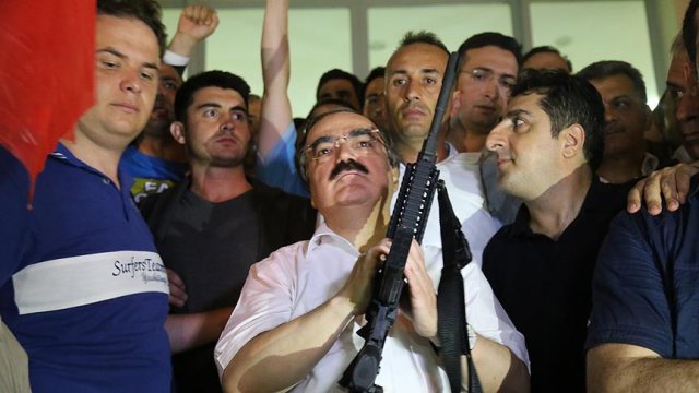 Sakarya Valisi Coş: Kuru gürültüye pabuç bırakmayacağımızı bilirler
