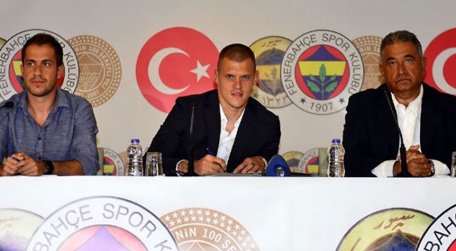 Skrtel imzayı attı Skrtel imzayı attı