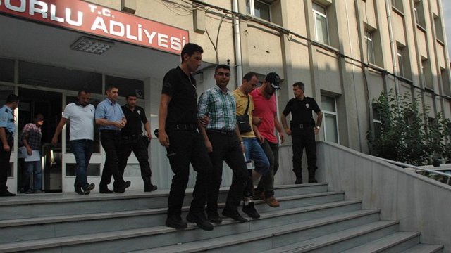 Tekirdağ'da FETÖ'cü 7 kişi tutuklandı Tekirdağ'da FETÖ'cü 7 kişi tutuklandı