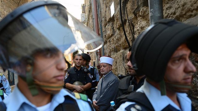 Yahudi yerleşimciler Mescid-i Aksa'ya girdi Yahudi yerleşimciler Mescid-i Aksa'ya girdi
