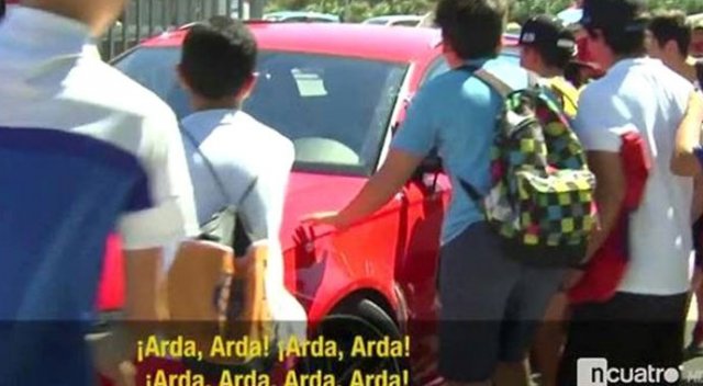 Arda Turan&#039;a çirkin saldırı!