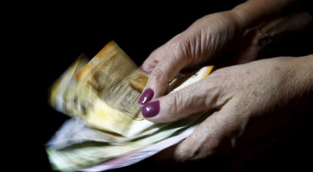 Azerbaycan'da yapılacak hata: Dolar almak