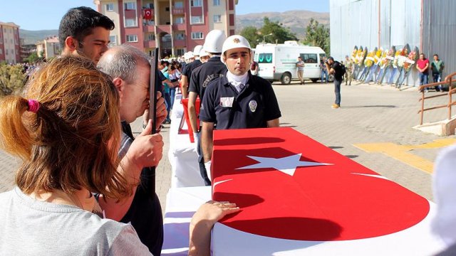Bingöl şehitleri için tören düzenlendi Bingöl şehitleri için tören düzenlendi