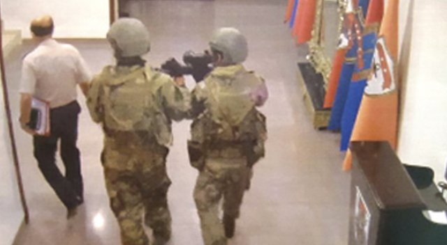 Darbe gecesi kendini kiltlediğini söylemişti, kameralara sobelendi